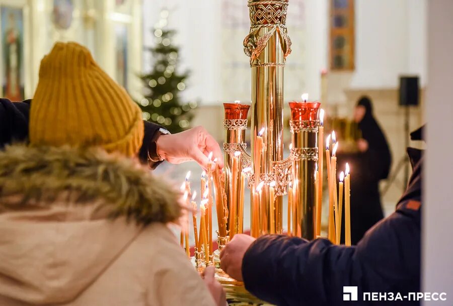 Вечерняя служба в прощенное воскресенье. Богослужения по воскресеньям. Прощеное воскресенье в храме фото. Богослужение в прощенное воскресенье в Москве.