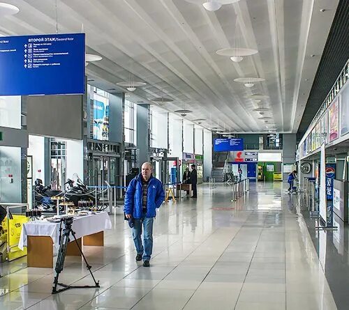 Аэропорт Богашево Томск. Табло Томского аэропорта Богашево. Аэропорт Томск место прибытия. Аэропорт Томск Богашево регистрация. Вылет аэропорт богашево