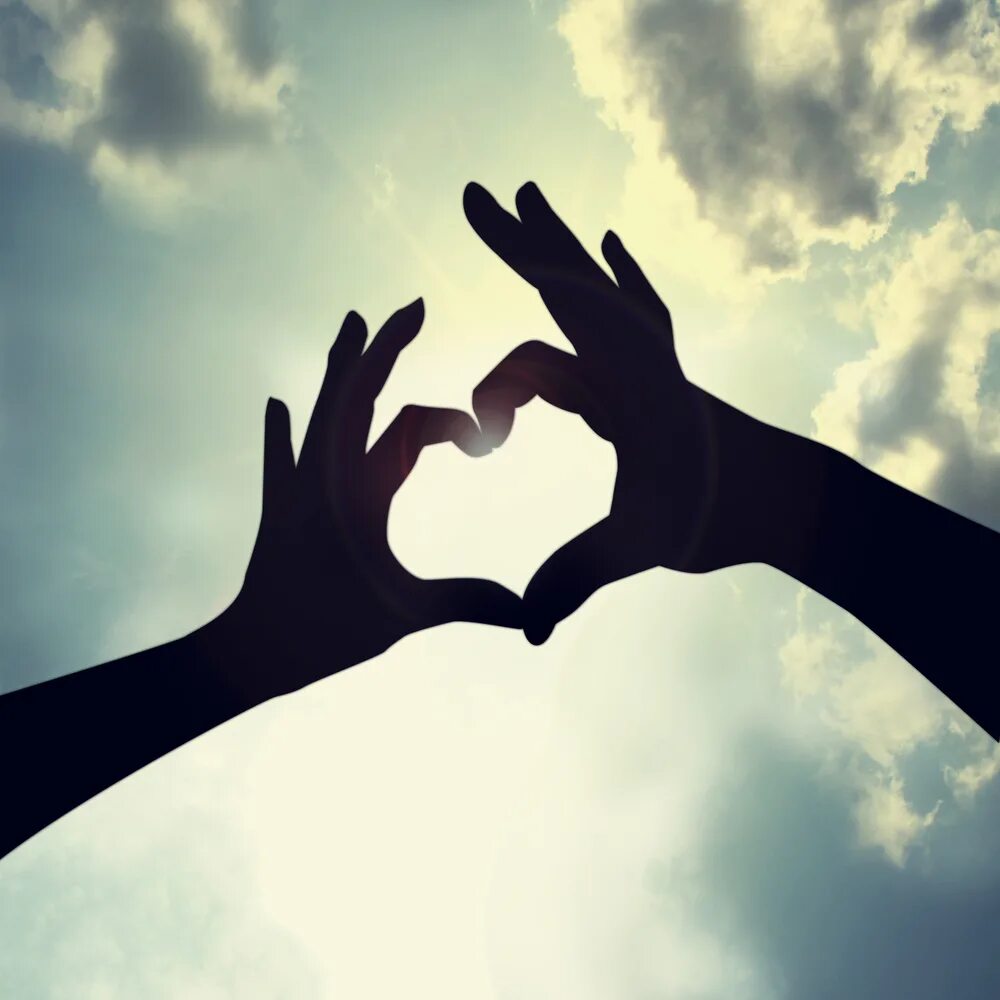 Сердце в руках. Your hands. Hands up ноты для фортепиано. Балтимора группа. Сердечко из рук.