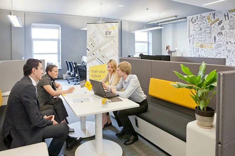 Алексей сторчак дойче банк. Офис строительной компании с людьми. Компания wiseadvice. Кпмг аудиторская компания москва. Инвестторгбанк москва.