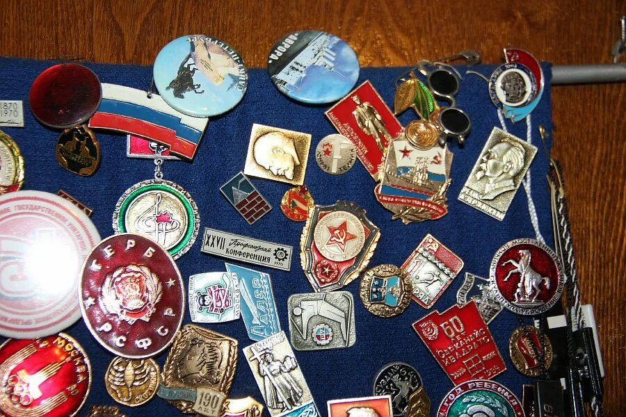комплект армейских значков. значки атрибутика. коллекционный значок икарус. дорогие значки. советские значки.