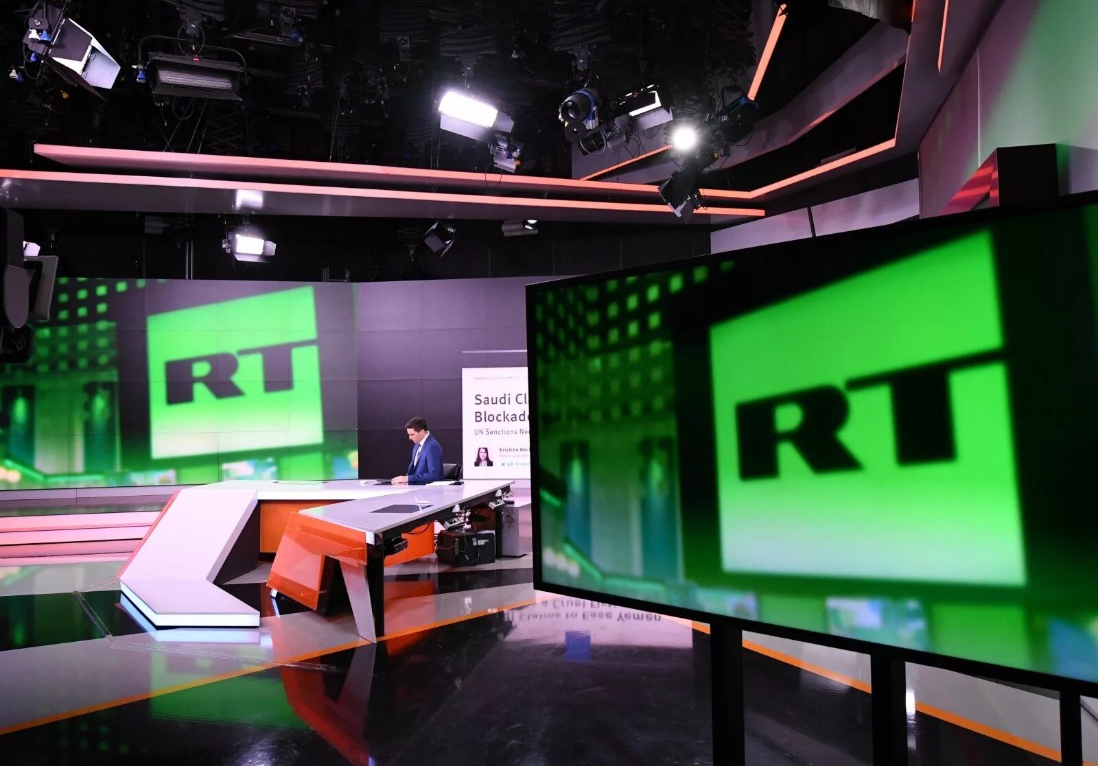 Rt show. Раша Тудей студия. RT канал. Russia today Телеканал. Russia today студия.