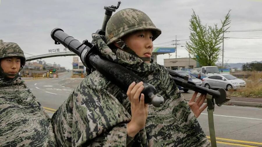 Корея оружие россии. Военные Южной Кореи. Вооружение Северной Кореи. Южнокорейская армия. Военные Северной и Южной Кореи.