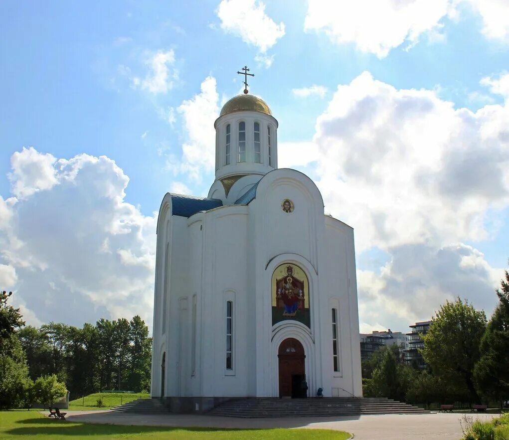 Церковь успенской богородицы. Успенская Церковь на малой Охте. Храм Успения Пресвятой Богородицы в Санкт-Петербурге на малой Охте. Блокадный храм СПБ. Храм Успения Пресвятой Богородицы (блокадный храм).