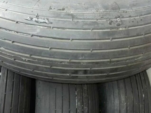 Самолетная шина. Авиа шина для малой авиации 4. Покрышка от самолета. Авиа шина. Авиашины 930 на 305.