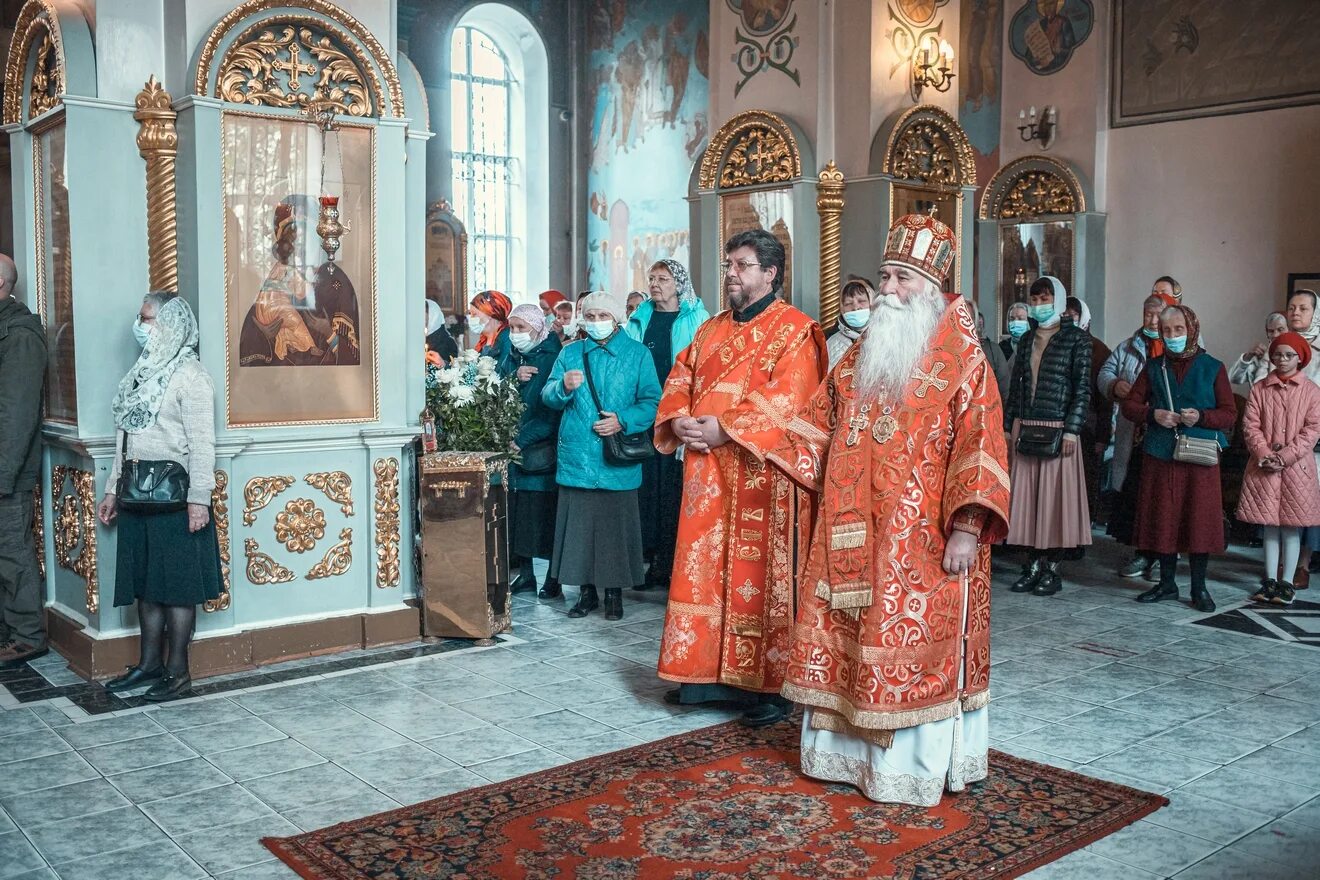 Служба параскеве пятнице. Служба параскеве пятнице. Храм параскевы пятницы лузгарино праздник 2020. Церковь святой мученицы параскевы пятницы. Храм параскевы пятницы в бутово расписание богослужений.