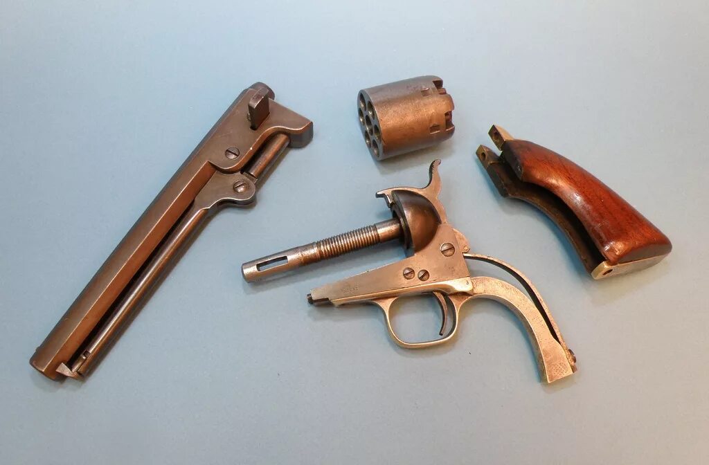 Работа револьвера. Кольт капсюльный 1851. Револьвер Кольт 1851 года. Colt Navy 1851 года.