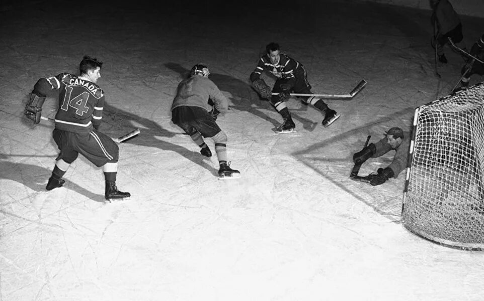 Первая хоккейная команда. Хоккей 1952 Осло. Первая хоккейная команда Канады 1904. Хоккейная команда 1904 Канада.