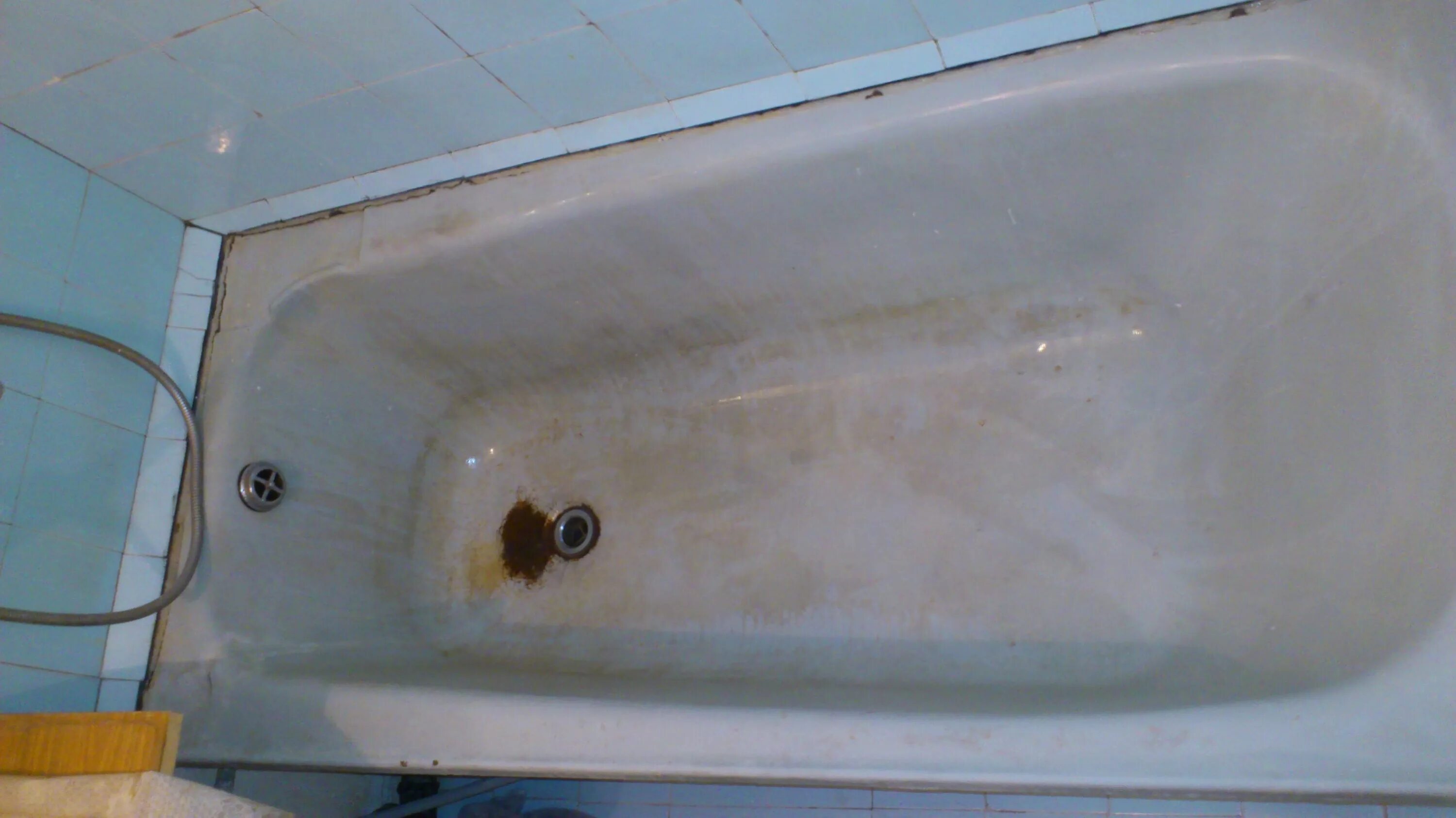 Эмалированная ванна. Эмалировка ванн. Эмаль для ванны чугунной. Эмалированная ванна шероховатая поверхность. Как отмыть ванну от въевшейся