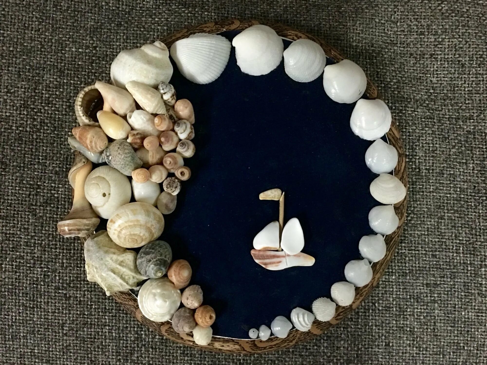 Поделки из морских камней. Поделки из камней и ракушек. композиции из ракушек и камней. поделки из камушков и ракушек. камень из ракушек.