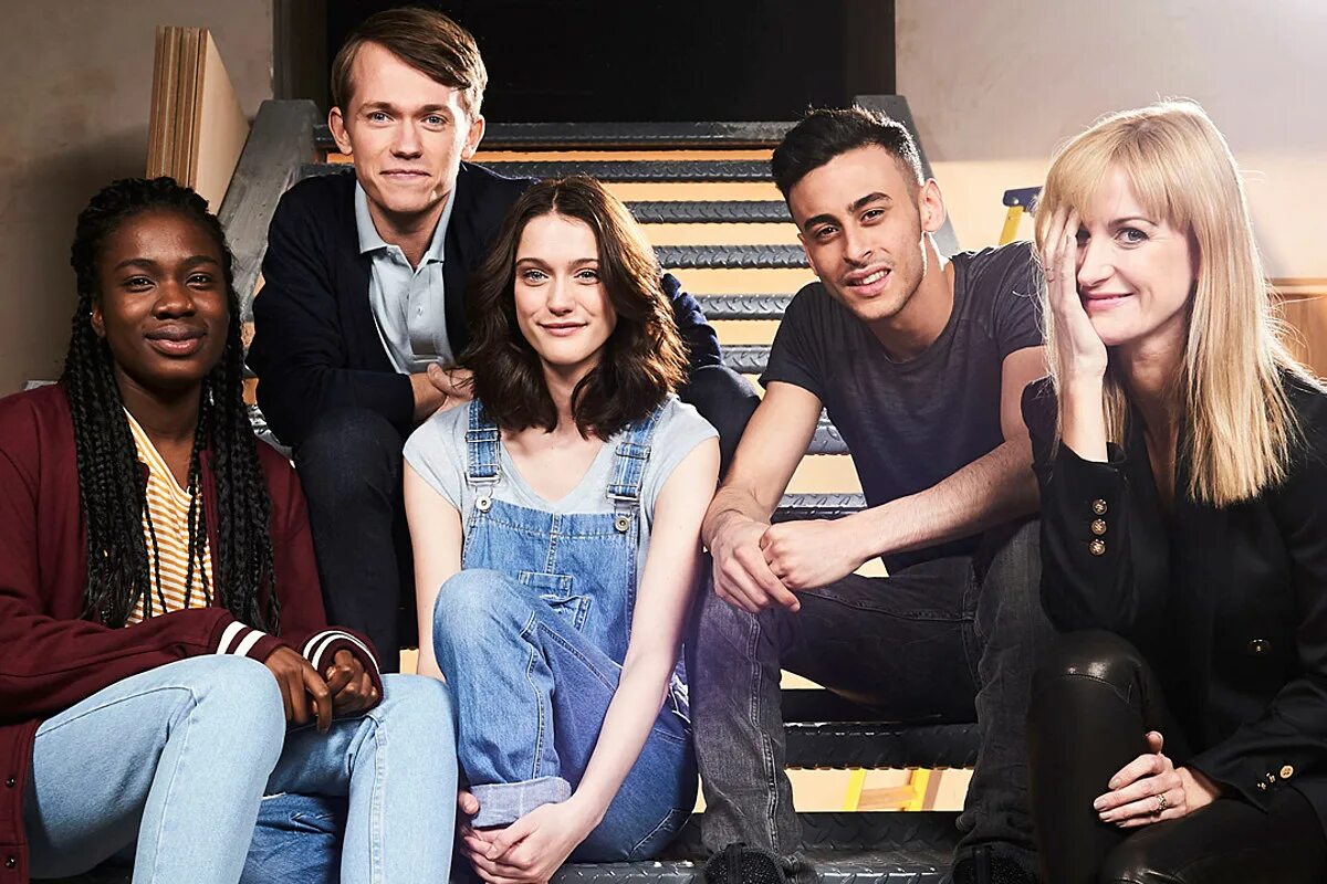 Class tv series. Сериал класс 2016. bbc class сериал. класс сериал 2016 чарли и маттеуш. сериал класс 2016 доктор.