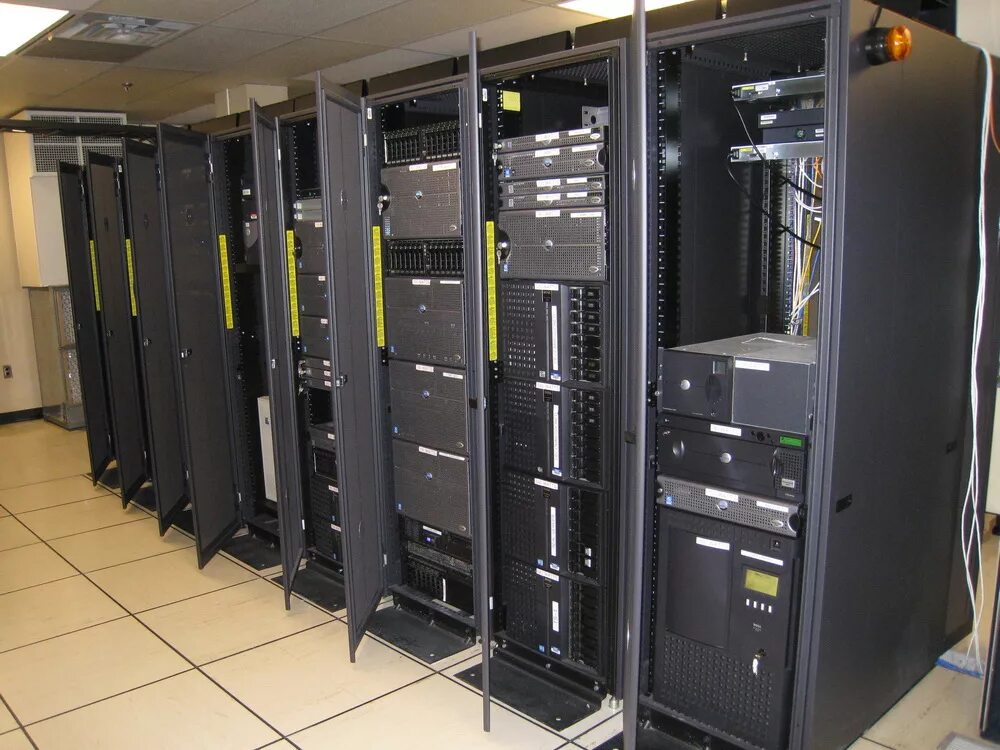 5. Сетевое хранилище qnap nas server. Система хранения данных (схд). Сервер оборудование. Aquarius aquaarray ax150i схд.