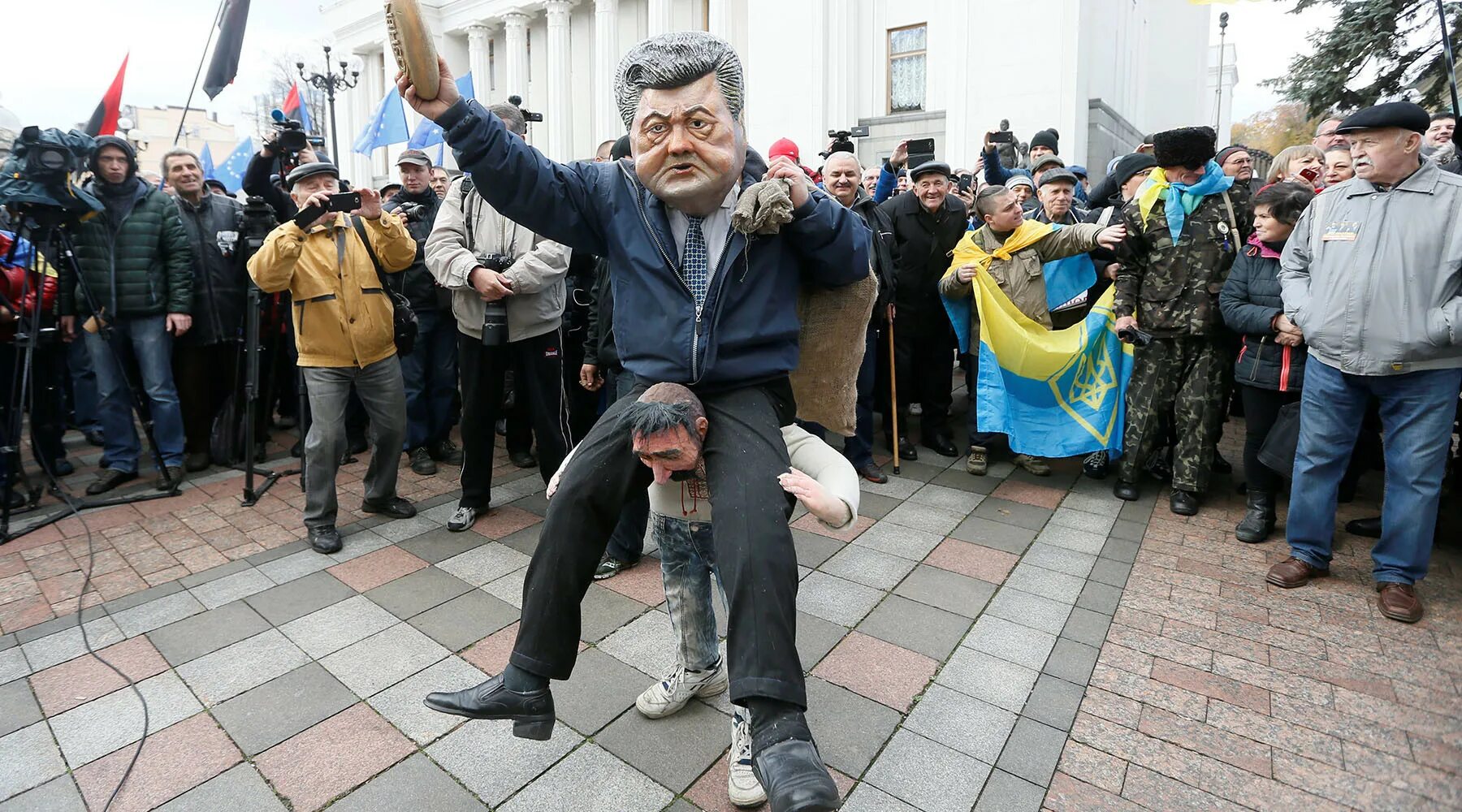 Сегодня у хохлов. Саакашвили на Майдане. Украинцы сейчас. Саакашвили Майдан 2013. Украинцы плохой народ.