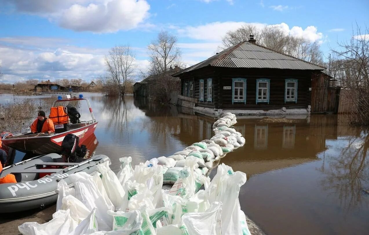 Весеннее половодье было в самом разгаре