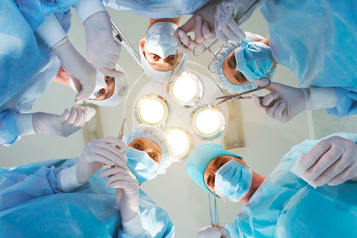 Хирургический пациент. Лабиопластика фото из операционной. Хирургическое вмешательство. Хирургический пациент. Пациент после операции.