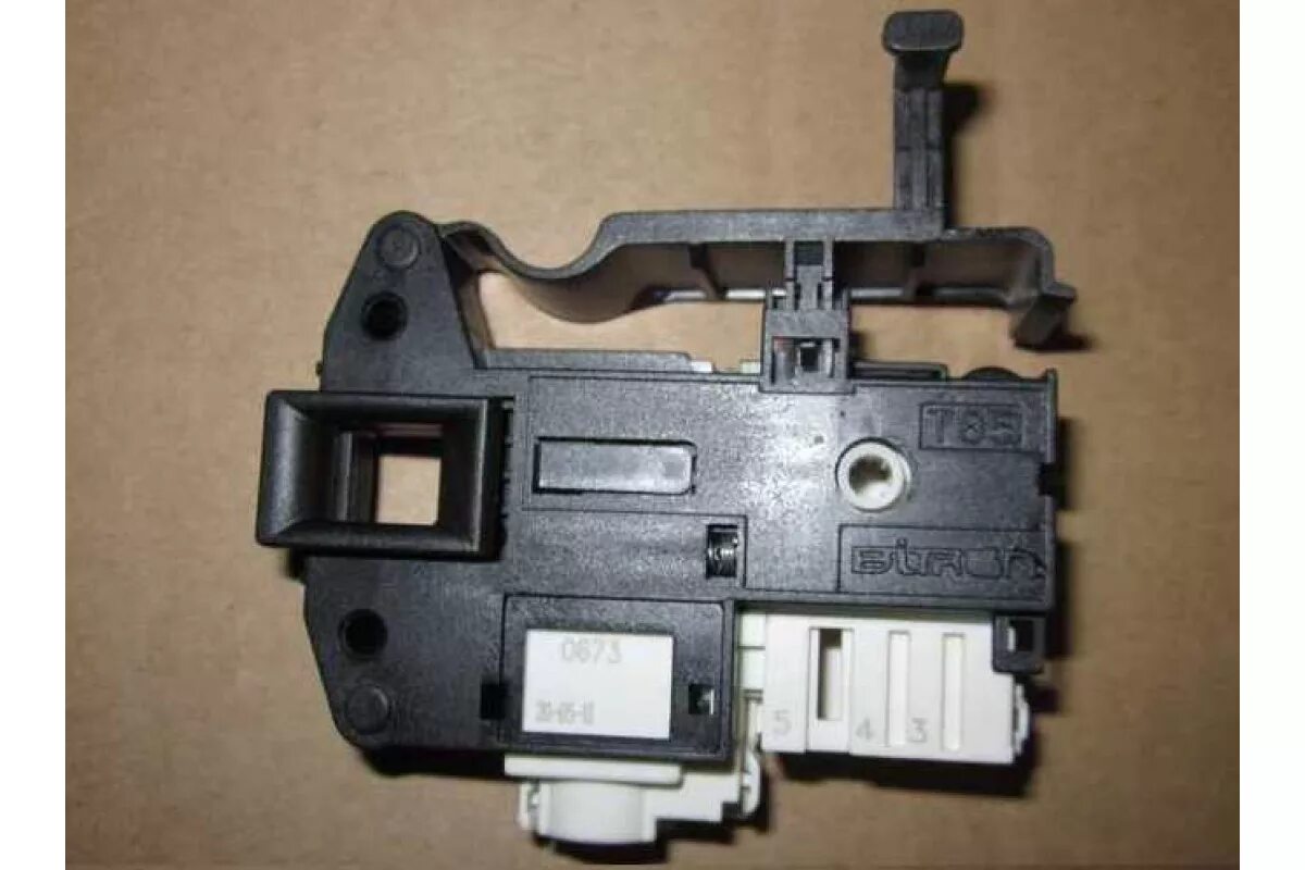 Крепление дверцы к посудомоечной машине. Замок двери посудомойки hotpoint ariston. Замок двери на индезит. Замок пмм 314232 индезит - bирпул,480140101077. 4-02 bosch запчасти.