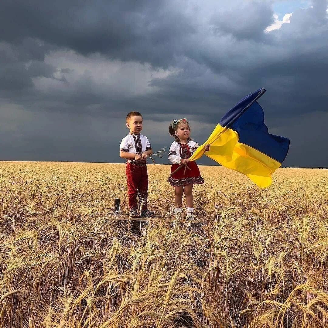 Країна буде. Ребенок с флажком Украины. Украина картинки. Красивый флаг Украины. Ребенок с украинским флагом.