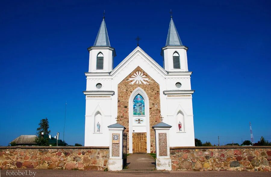 католический храм деревня гожа гродно. касьцёл з вежай у пінску. деревня гожа гродненская область. камень воложинский р-н католический храм апостолов петра и павла. шортанды костел.