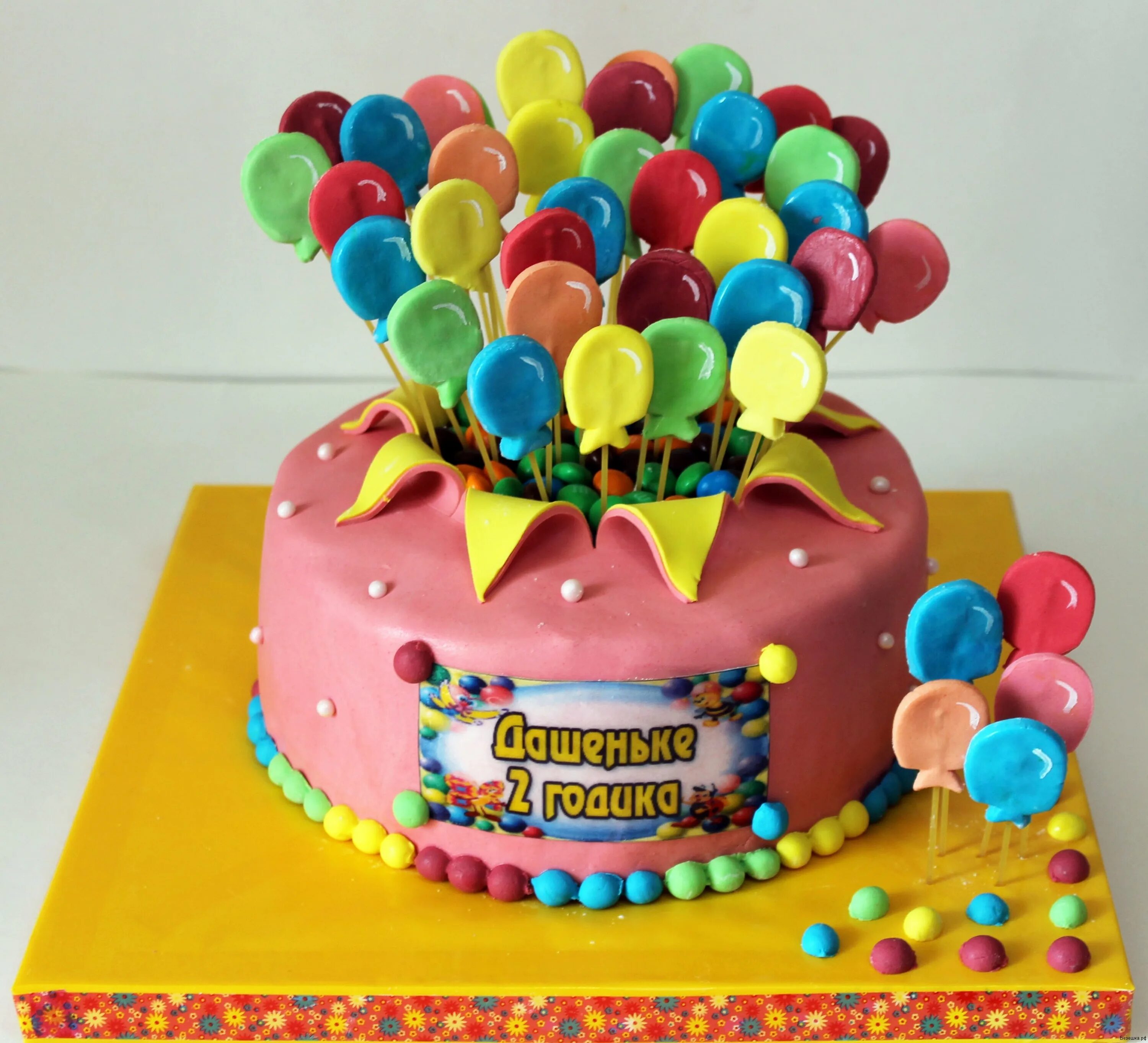 Сделать торт из шаров. Торт с шарами. Шар "торт". Детский торт с шариками. Детский торт с воздушными шариками.