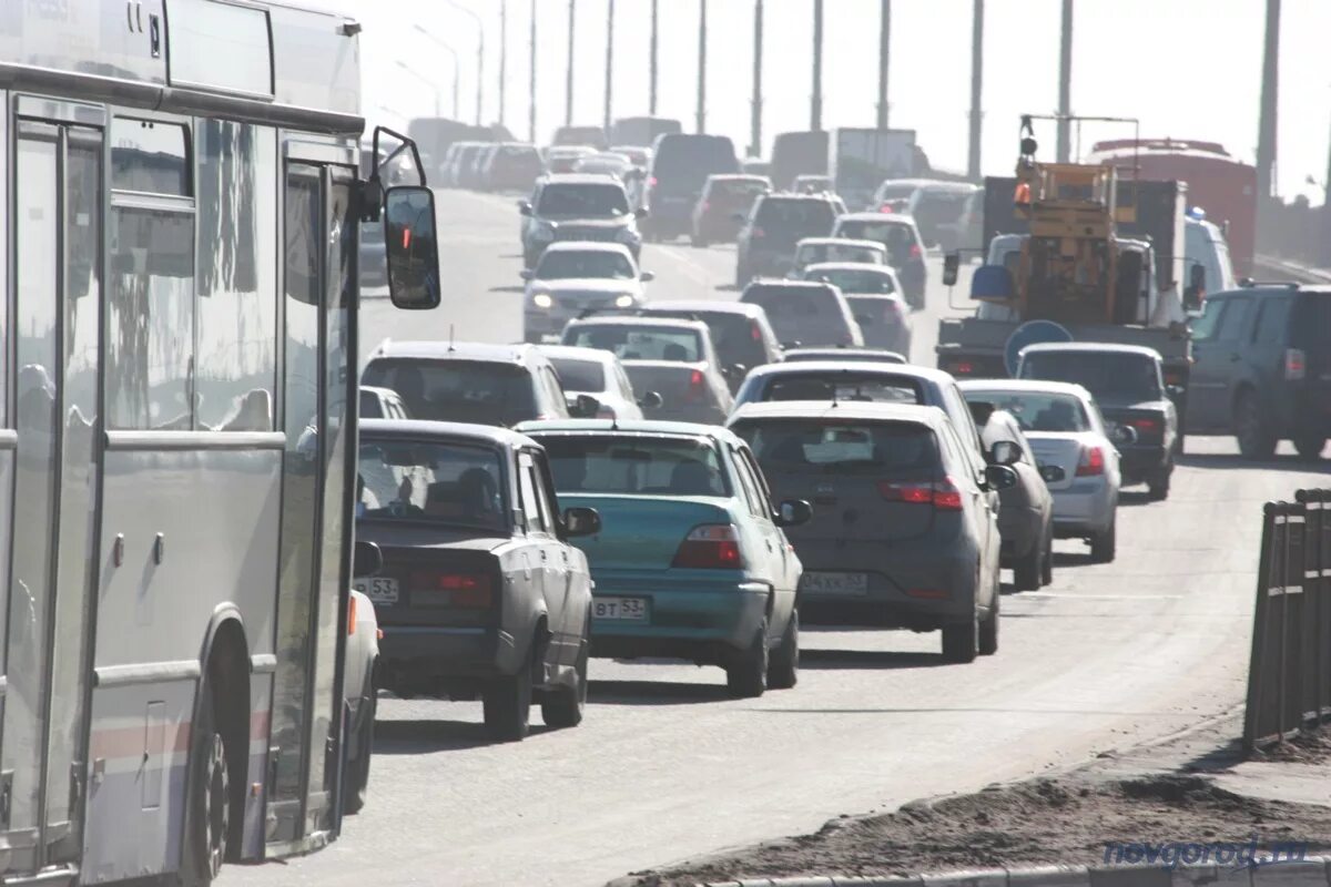 Автотранспорт Великого Новгорода. Загрязнение автотранспортом Великого Новгорода. Общественный транспорт в Великом Новгороде 2024 год.