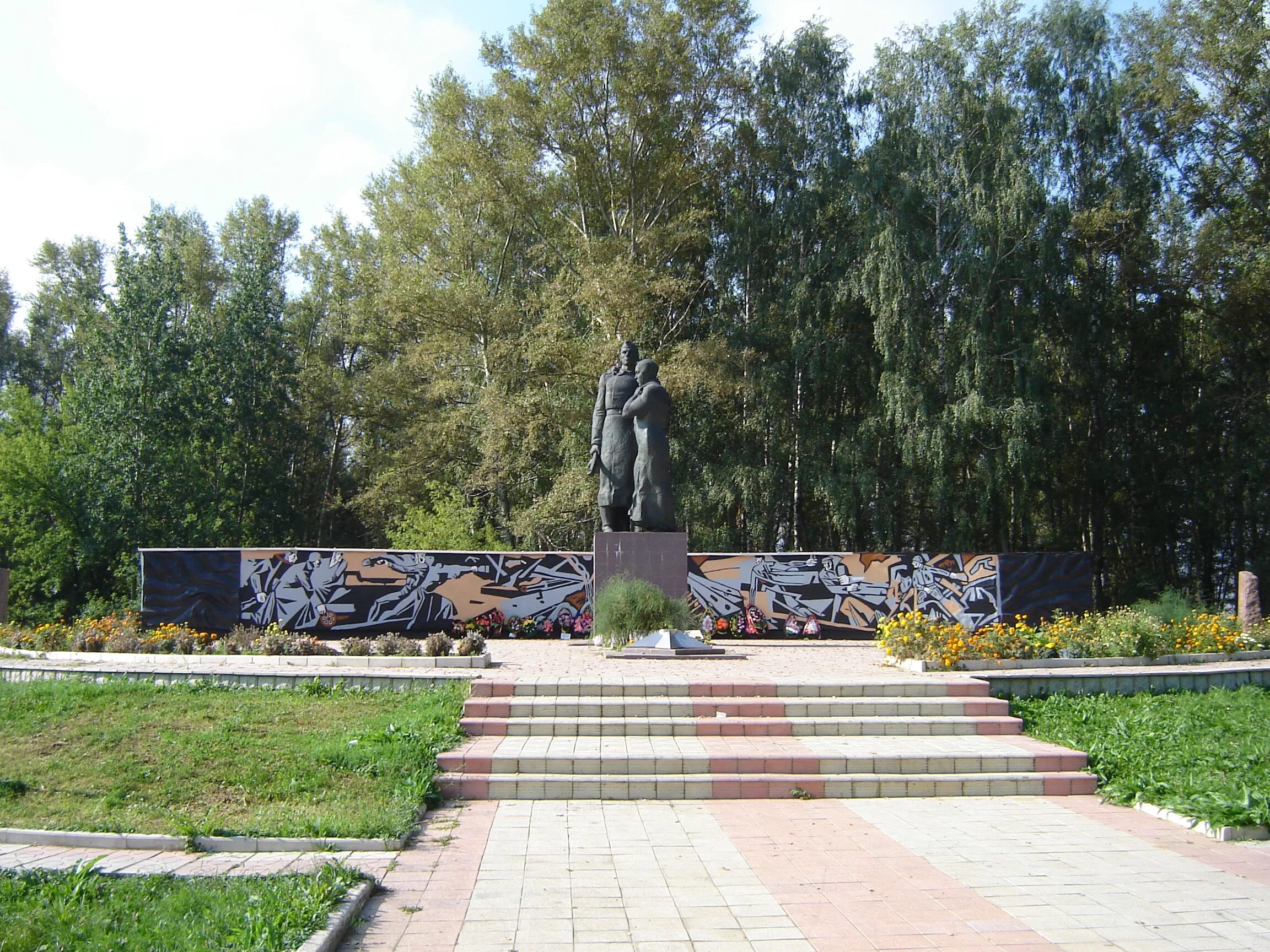 Поселок верховье орловской. Верховье мемориал мемориал славы. Верховье Орловская область парк. Мемориал Верховье Орловская обл. Мемориал славы Орловская область.