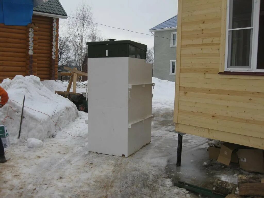 Септик замерзающий. Монтаж септика зимой. Замерз септик топас. Зимний септик для дачи. Чтобы септик не замерз зимой.