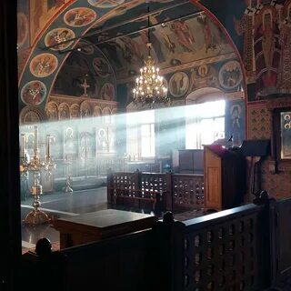 Балкон внутри церкви 4 буквы