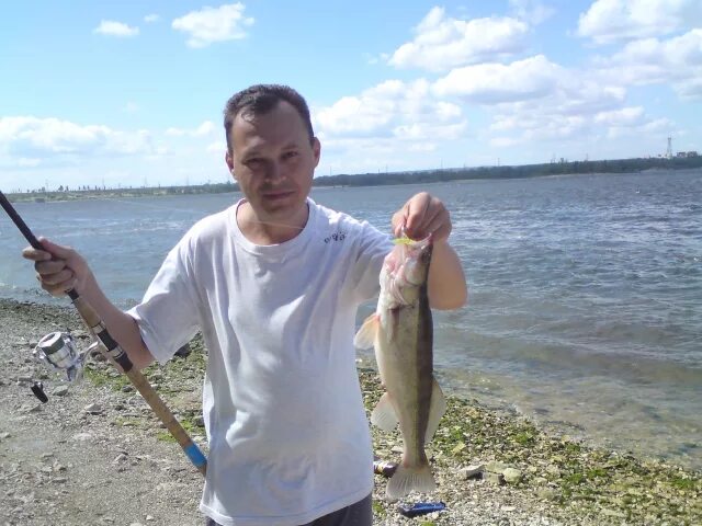 Рыбалка на судака зимой. Набережные моркваши рыбалка с берега. Рыба в каме. Клев кама. Красный бор татарстан рыбалка.