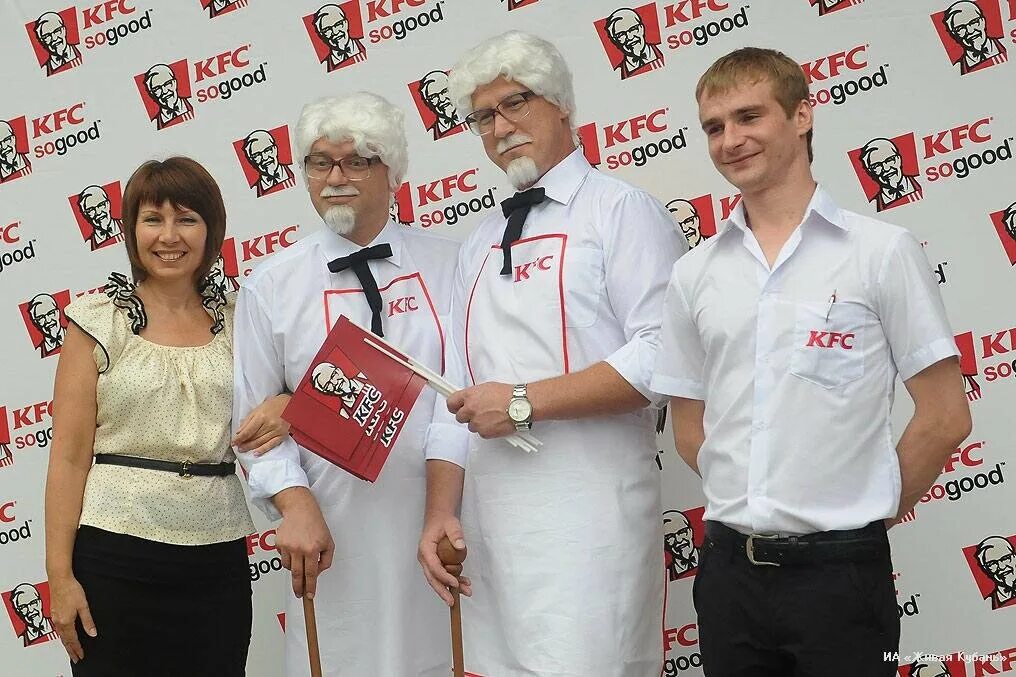 Кроссовки фаины семеновны ялта kfc. Директор КФС. Директор ресторана KFC. Менеджер КФС. Генеральный директор КФС.