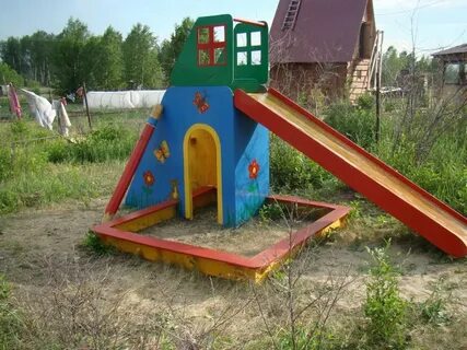 Детская горка укреплена