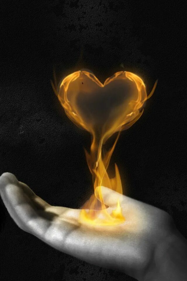 Горящее сердце. Огненное сердце. Огненное сердце в руках. Огненное сердце на ладони.