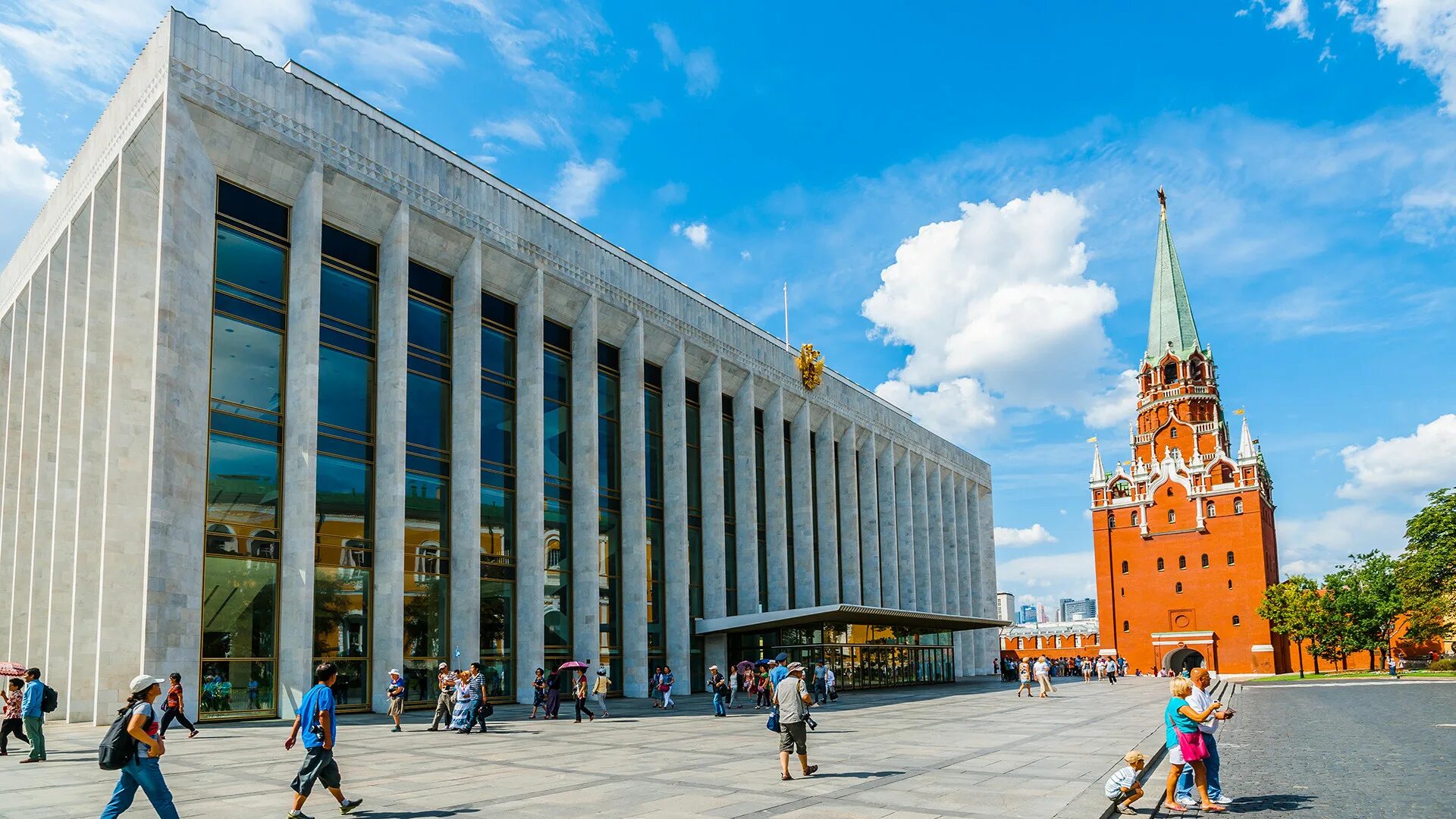 В каком году был построен государственный кремлевский. Государственный Кремлёвский дворец Московский Кремль. Государственный Кремлёвский дворец Посохин. Москва Кремлевский дворец съездов. Посохин Кремлевский дворец съездов.