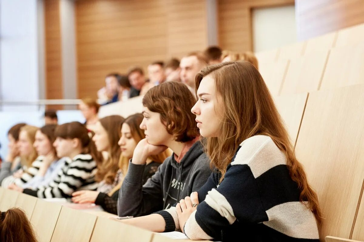 Обучение аудитория. Студенты в аудитории. аудитория в университете со студентами. аудитория слушателей. слушатель вуза.