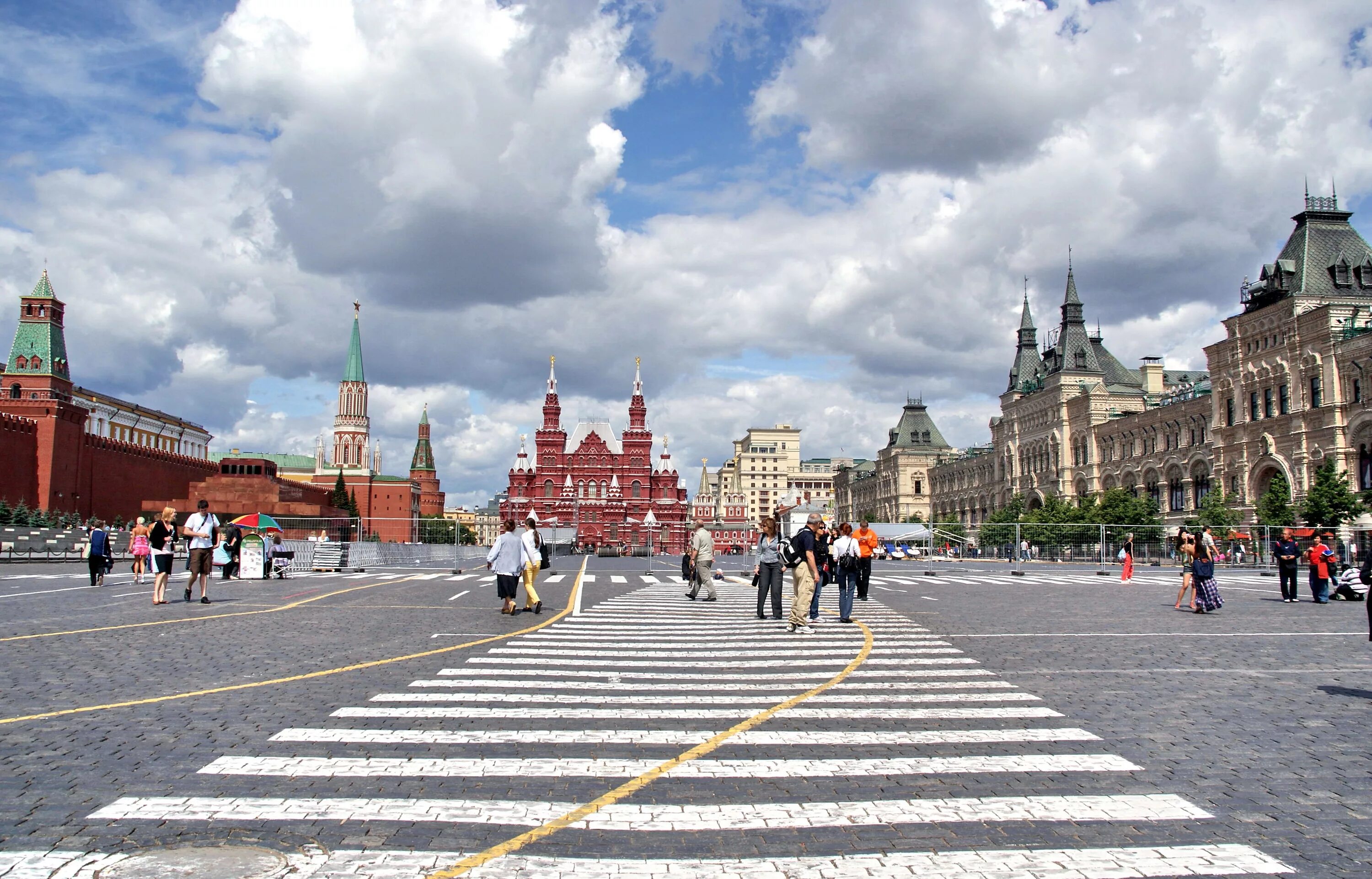 Самая узнаваемая площадь российской. Московский центр красная площадь. Кра́сная пло́щадь. Исторический центр Москвы красная площадь. Ансамбль красной площади.