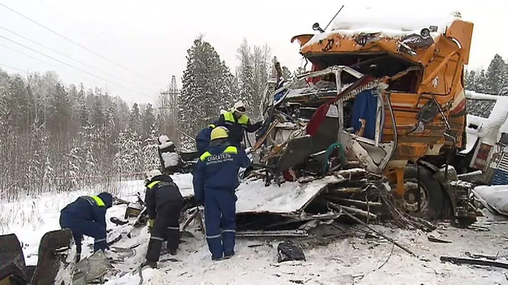 4 декабря 2016. Авария 4 декабря 2016 в ХМАО. Авария с детьми под Ханты Мансийском.