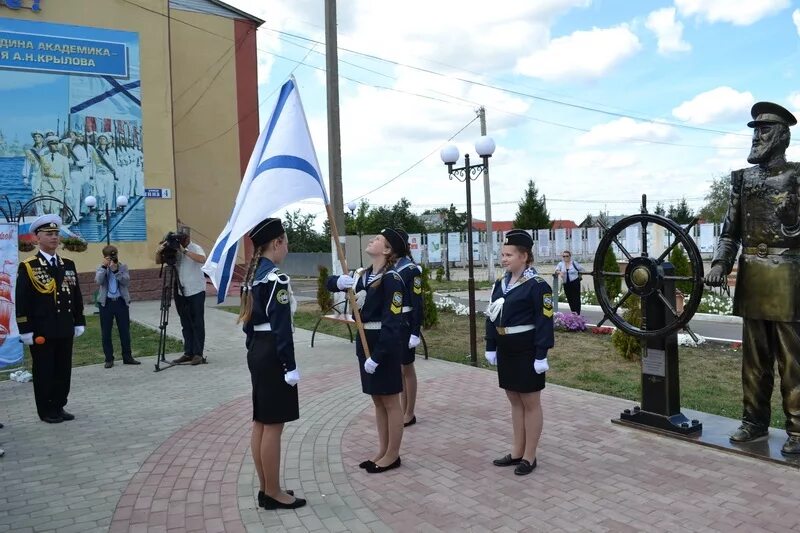 Крылова новости. Кадеты Порецкое. Памятники в Порецком Чувашия. Памятник кораблестроителю Алексею Крылову Чебоксары. Музей Крылова Порецкое.