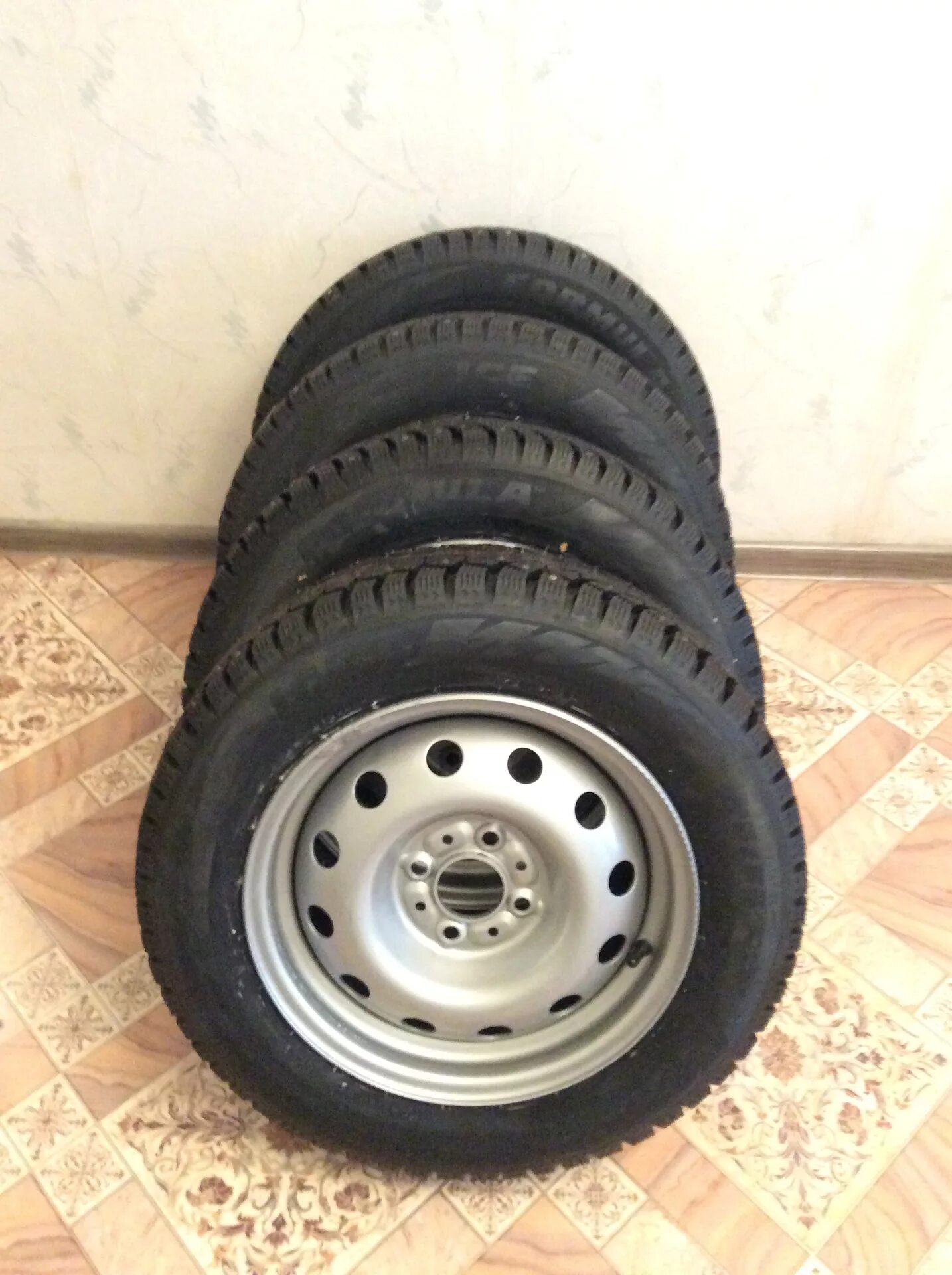 Колеса летние 14 175 65. Pirelli 175/65 r14. Formula Ice 175/65 r14 82t. Шины Пирелли 175/65 r14 айс. Резина 175/65 r14 зима.