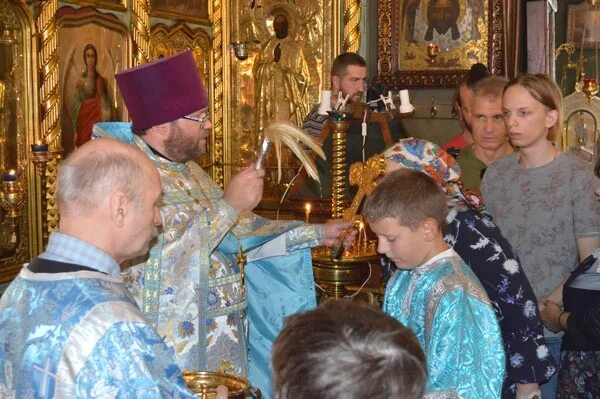Храм знамения в аксиньино. Храм знамения в аксиньино расписание богослужений. Крестины в храме знамения в аксиньино. Храм в аксиньино расписание богослужений. Священники храма знамения на рижской.