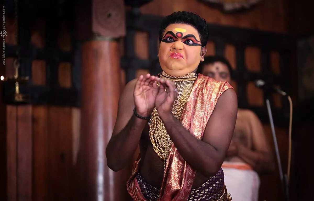 Смешной индус. Индус улыбается. Клим наумов. Хитрый индус. Йога индус.