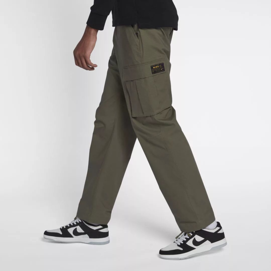 Nike cargo. Nike SB Cargo Pants. Брюки Nike SB Cargo. Infys Rfhuj YFQN. Найк карго штаны мужские.