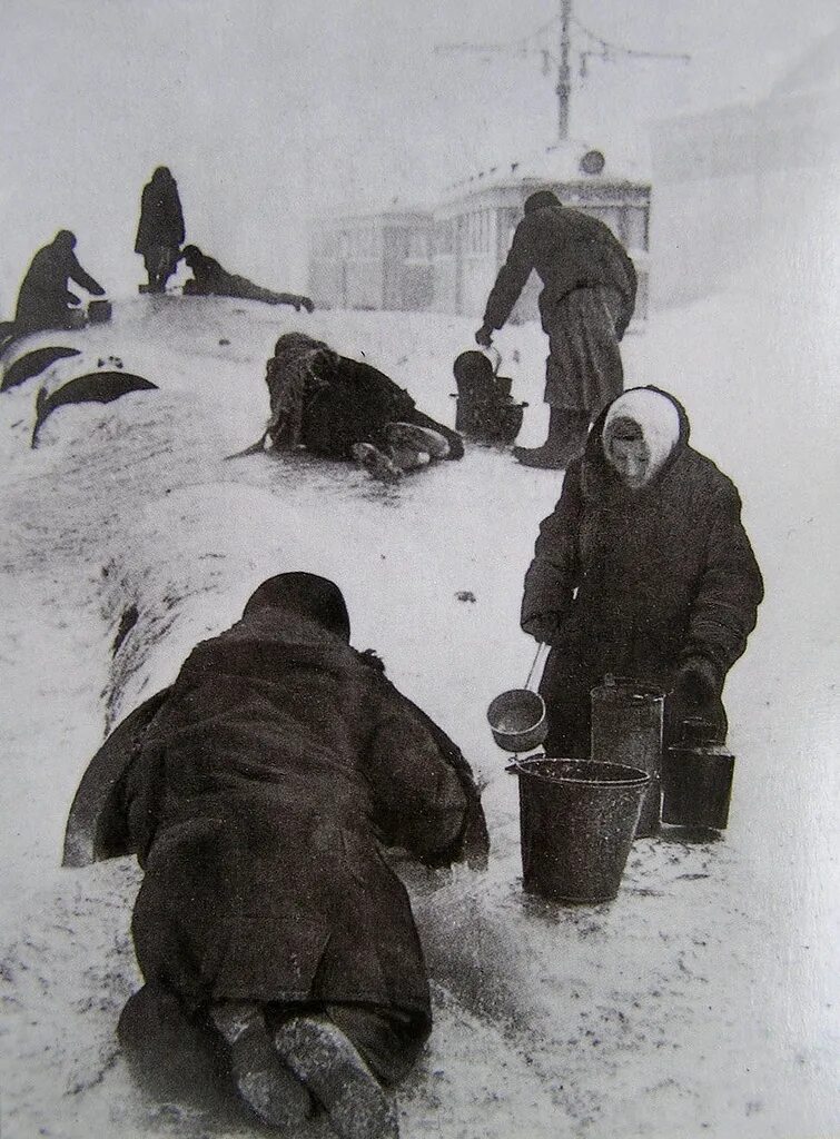 Случай в блокаду. Блокада Ленинграда зима 1941. Блокадный Ленинград зима 1942. Фото войны 1941-1945 блокада Ленинграда.