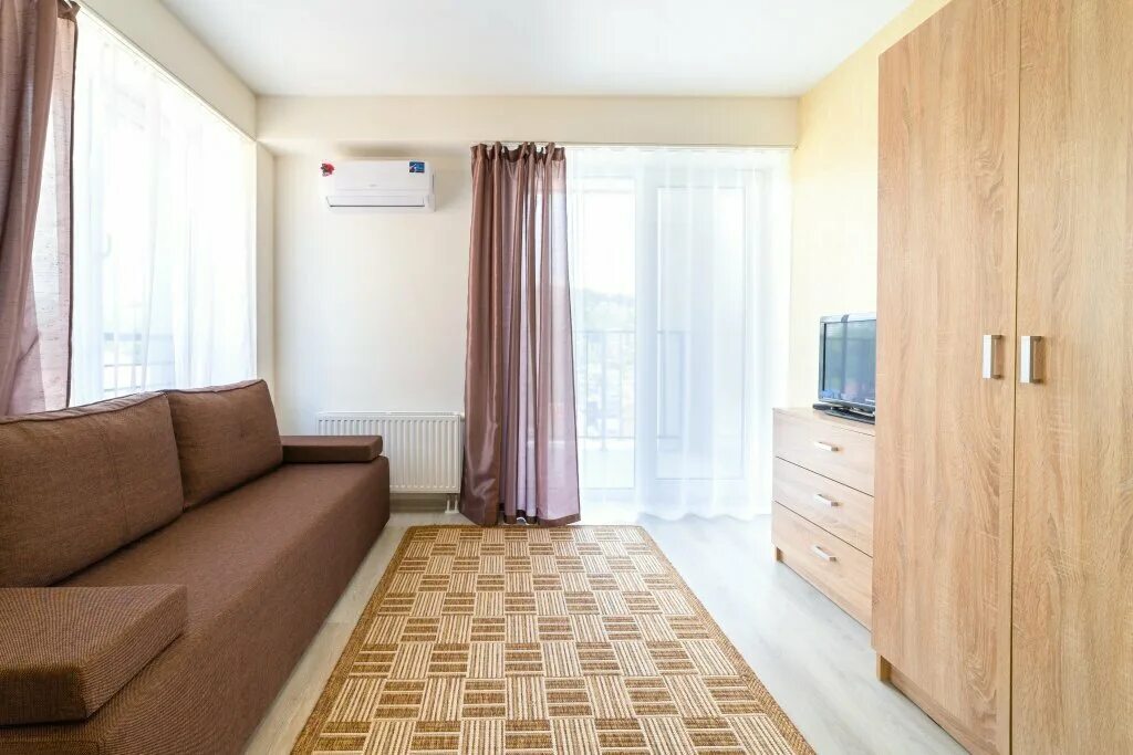 суточные квартиры на берегу моря. ялта дражинского 7 апартаменты у моря. апартаменты с террасой у моря. ялта алупкинское шоссе 12а. апартаменты у моря снять посуточно.