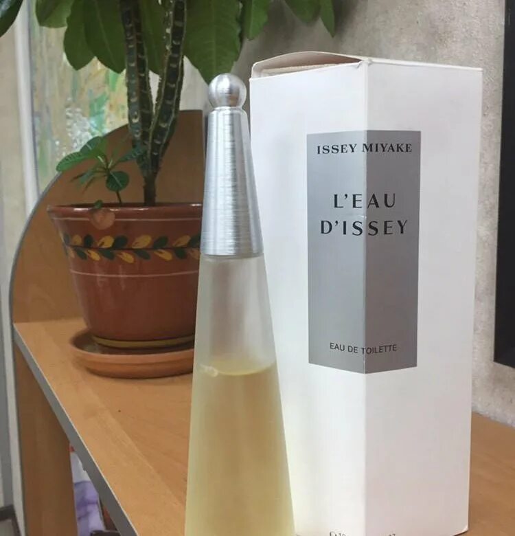 Туалетная вода issey miyake l eau. L'Eau d'Issey 100 мл. Issey Miyake l'Eau d'Issey 100 ml. L'Eau d'Issey Issey Miyake (1992). Issey Miyake духи 0.8 ml.