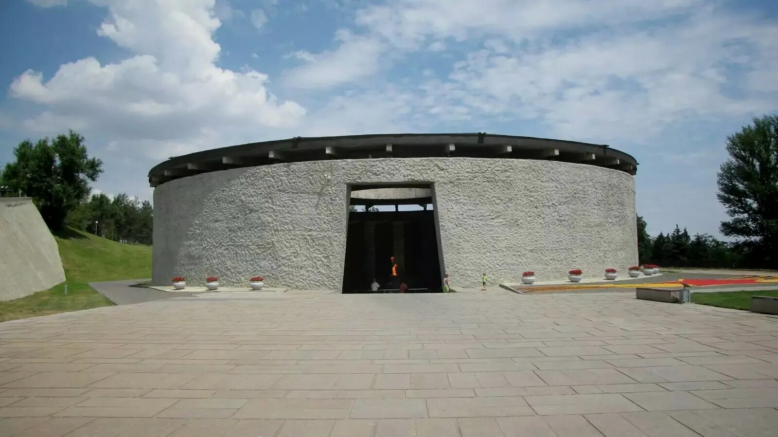 Мемориал родина мать на мамаевом кургане волгоград. Высота 102 волгоград. Волгоград мамаев курган площадь стоявших насмерть. Мамаев курган волгоград. Высота 102.