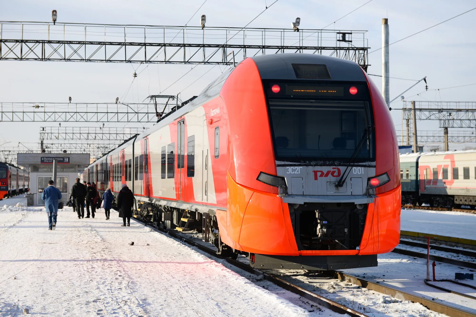 Ласточка бокситы екатеринбург. Новые ласточки екатеринбург. Поезд ласточка пермь-екатеринбург. Ласточка каменск-уральский екатеринбург. Новая электричка ласточка тюмень екатеринбург.