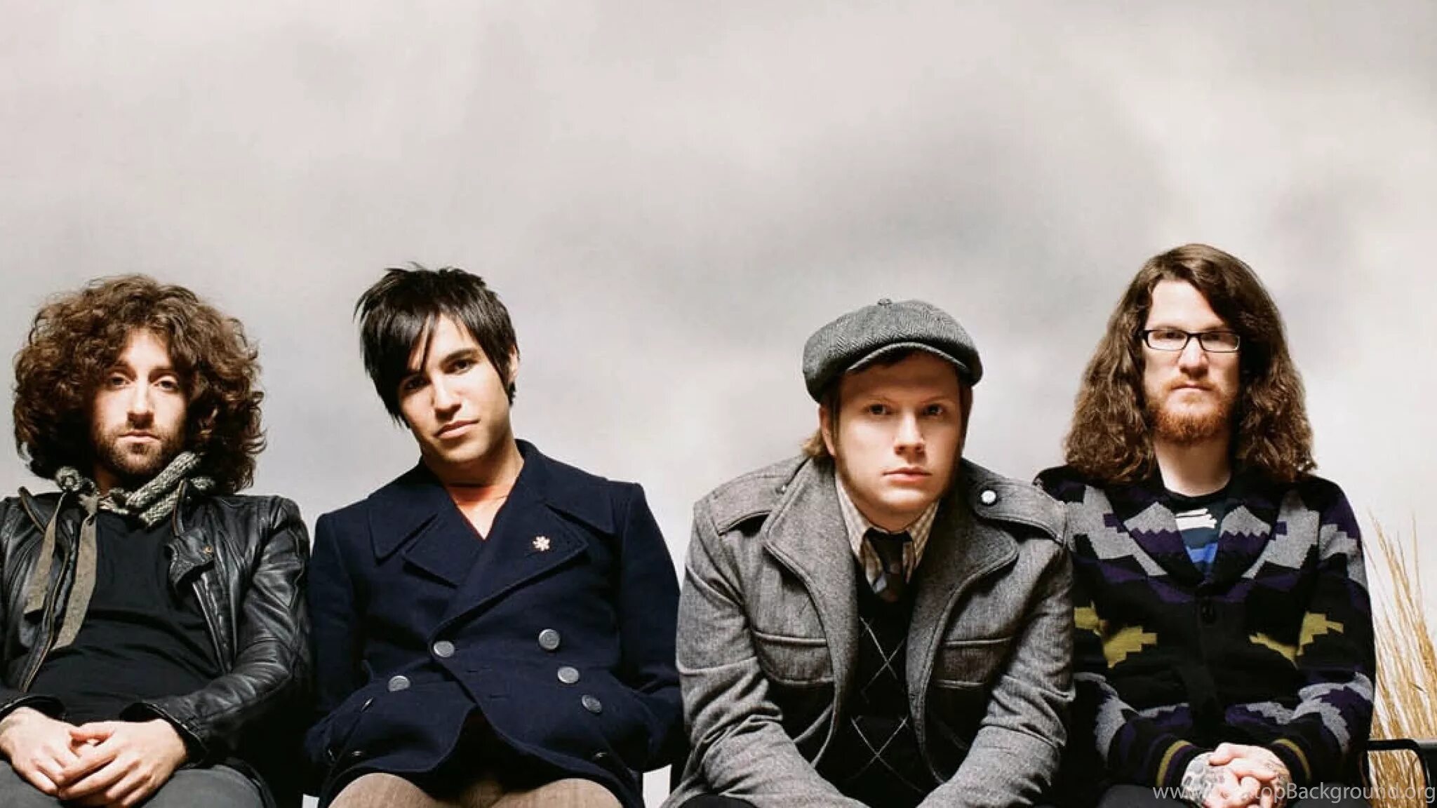 Fall out of line. Группа fall out boy. fall out boy 2001. fall out boy концерт. fall out boy логотип группы.