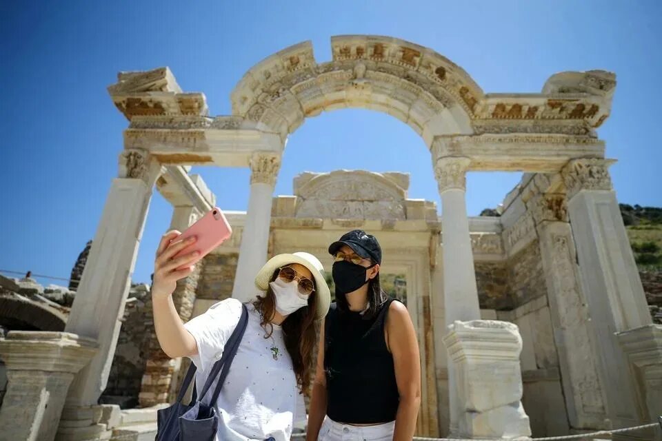 Ковид в Турции. Ковид в Египте. Греция маска ковид. Туристы в Турции.