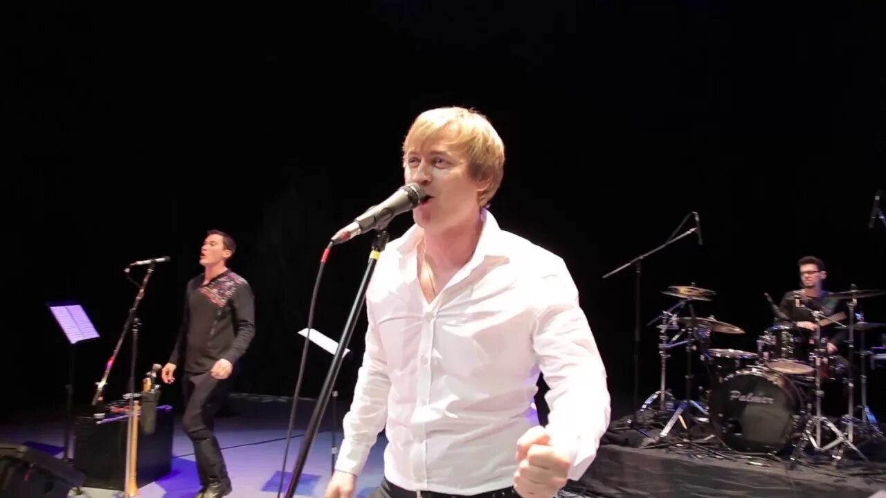 Алексей петрухин и группа. Алексей петрухин губерния. Поет алексей петрухин. Алексей петрухин и группа. Песни петрухина губерния.