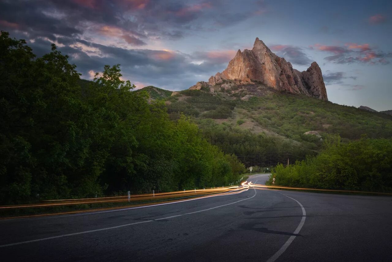 Дорога в новый свет. Горная дорога в Крыму. Крымские горы дорога в Ялту. Дорога на Демерджи. Ялта Горная дорога.