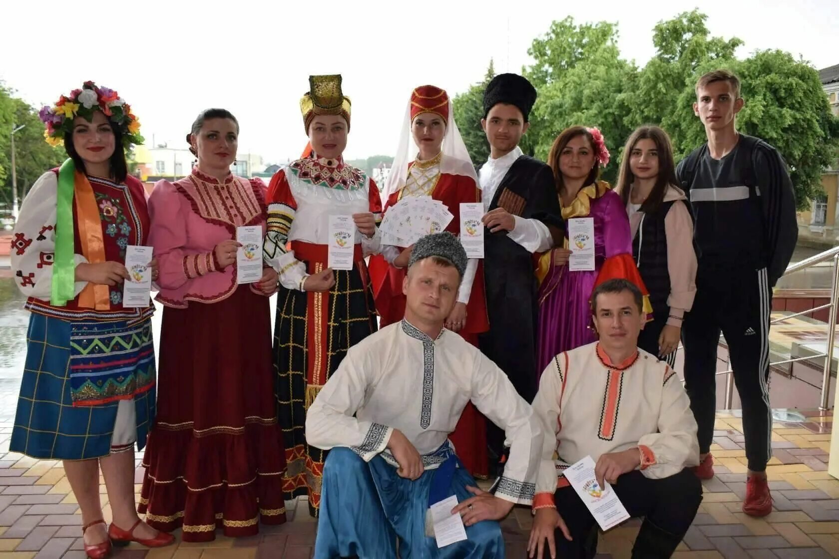Программы дружба народов. Богучарский ансамбль. конкурс дружба без границ. культурные мероприятия с участием представителей разных стран. дружба без границ фото.
